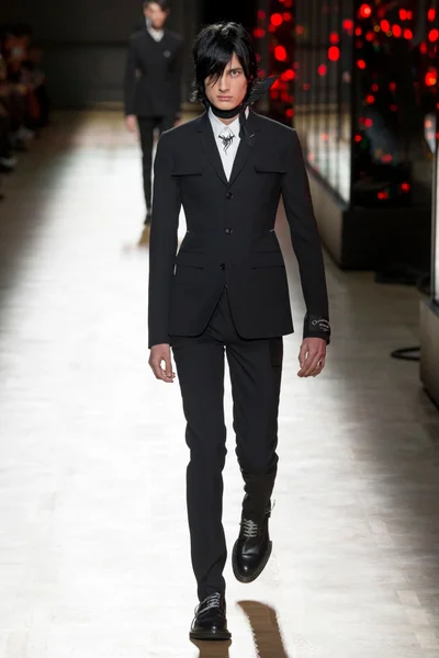 Look 3